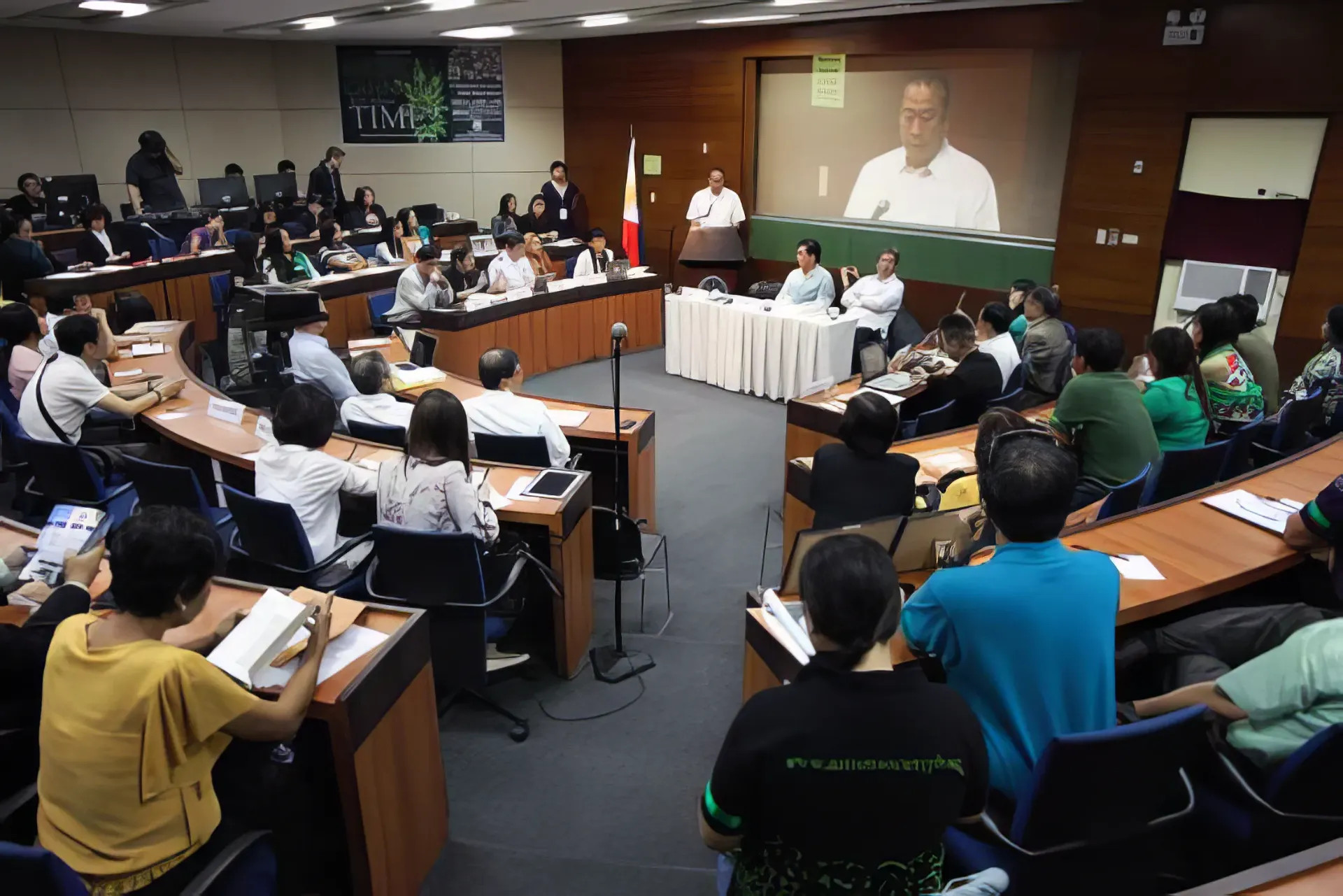 Hybrid Livestreaming Services